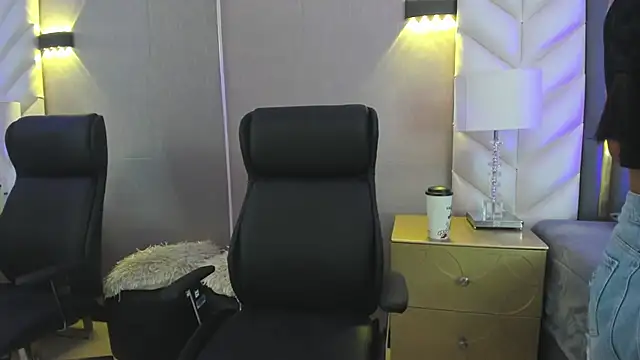 ChloeHarper_ live sex cam