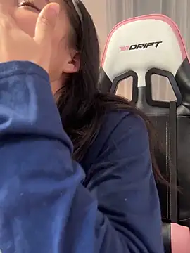 Adriennesexxx's cam snapshot