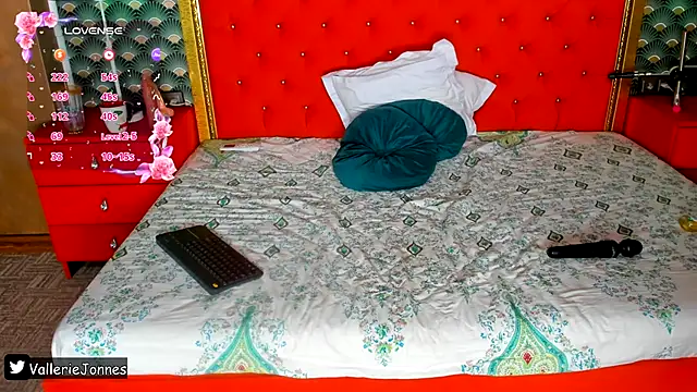 VallerieJones live sex cam