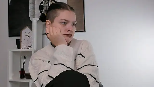 BevHanni's cam snapshot