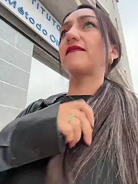 Ninabigtitied's cam snapshot