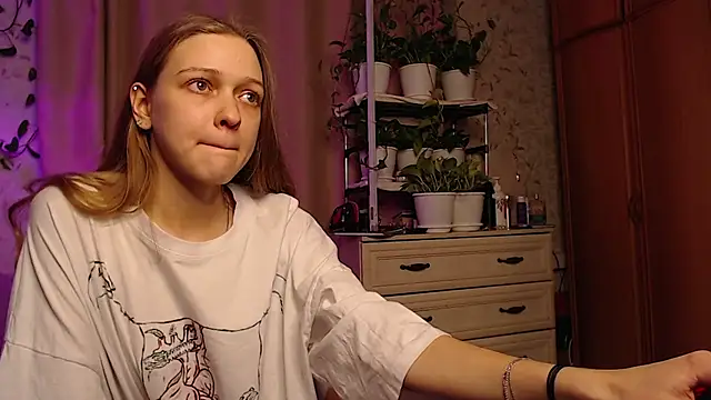 Adeline_Maxwell's cam snapshot