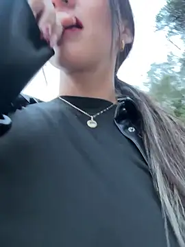 Ninabigtitied's cam snapshot