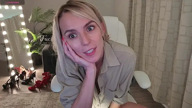 YourMarthaMayer's cam snapshot