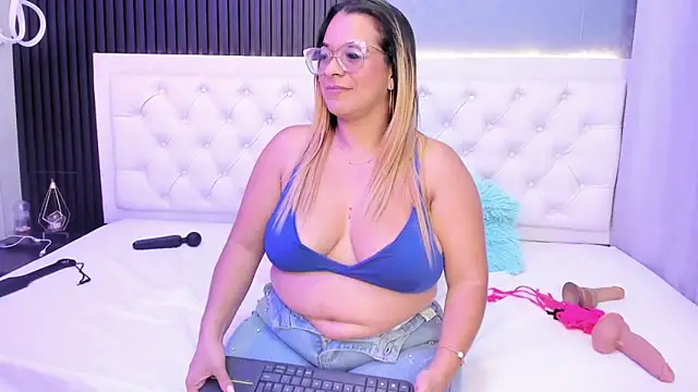 MHONIKBELUCCI's cam snapshot