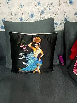 Slutty_queen18's cam snapshot