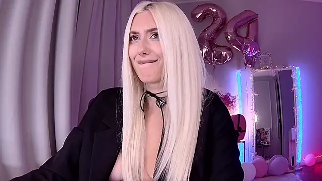 LoryWood's cam snapshot