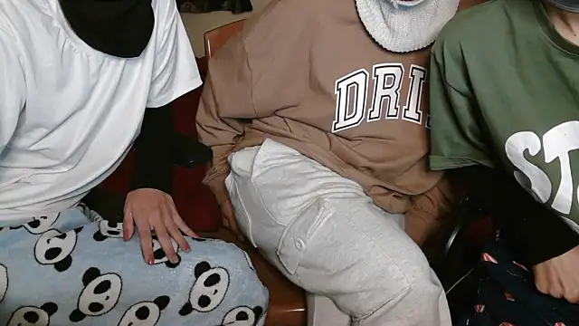 NaughtyThrouple007 live sex cam