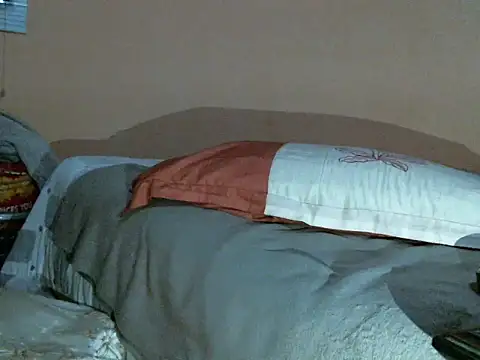 Pretty_miss_devilxxx35's cam snapshot