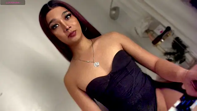 TrinityFucksYou live sex cam