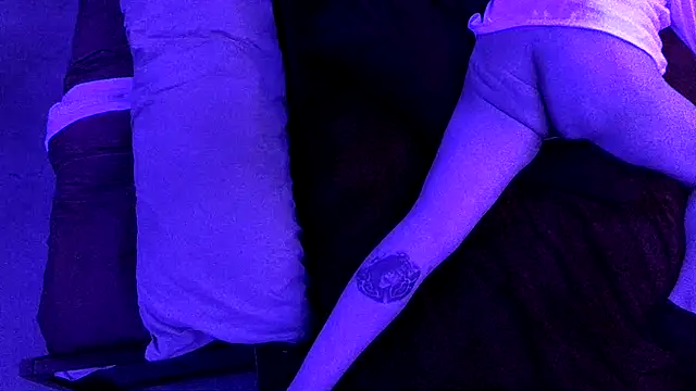 Time2playN303party's cam snapshot