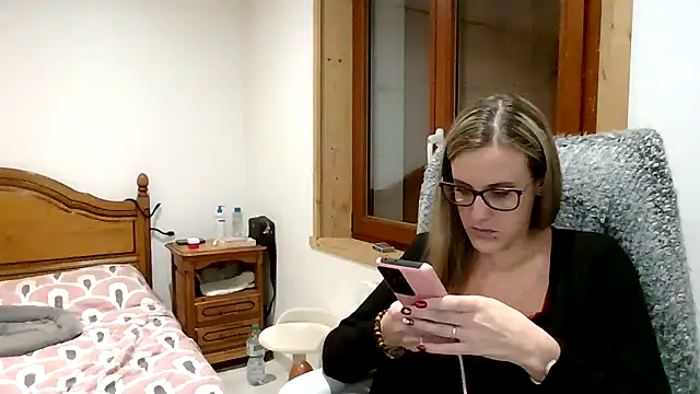 Madame_Callie's cam snapshot