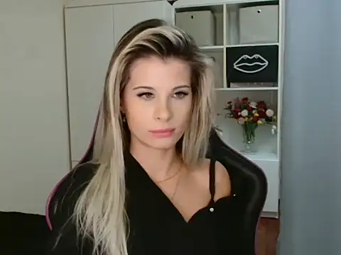 KristineGlow's cam snapshot