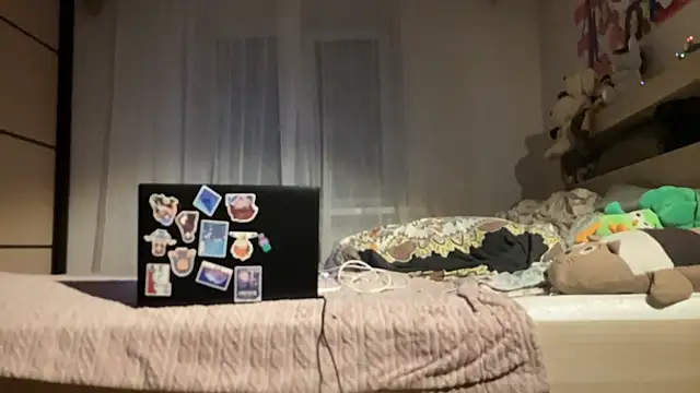 AliceInYourWonders's cam snapshot