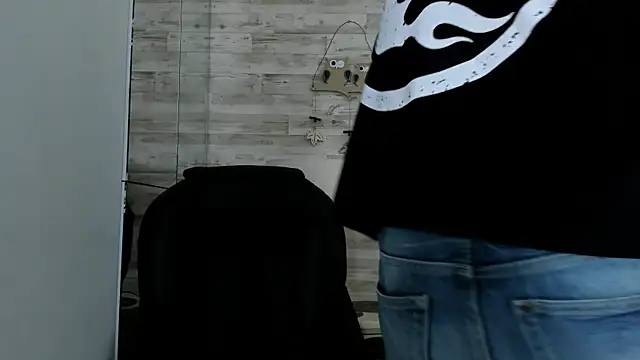 Emir_Ozan_'s cam snapshot