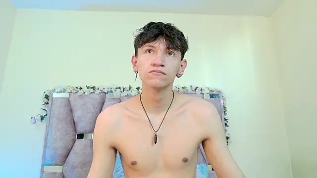 iris_and_damian's cam snapshot