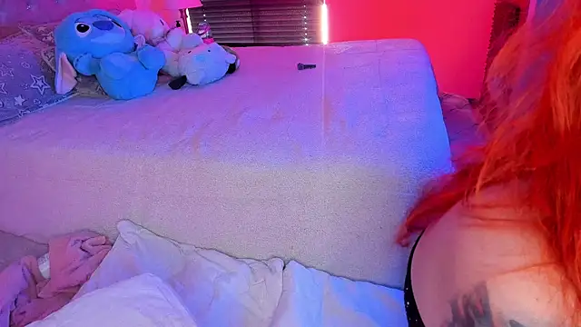 AbbyAndChris2's cam snapshot