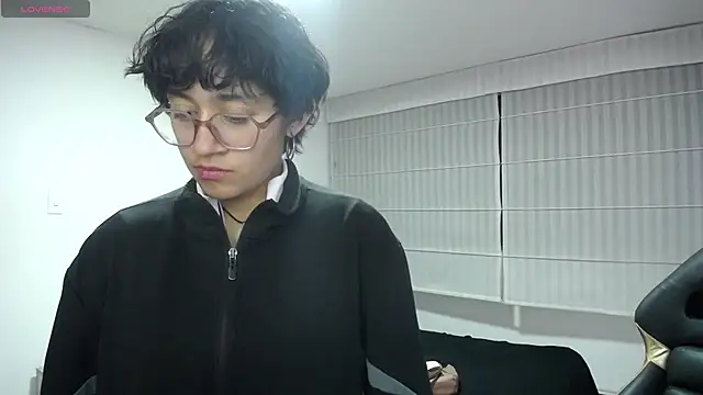 Lili_Gomez_'s cam snapshot