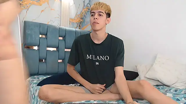 TWINKS_FRIENDS live sex cam