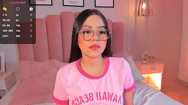 mara_swan_'s cam snapshot