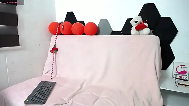 Lili_mdls's cam snapshot