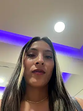 Cami_Leon2's cam snapshot