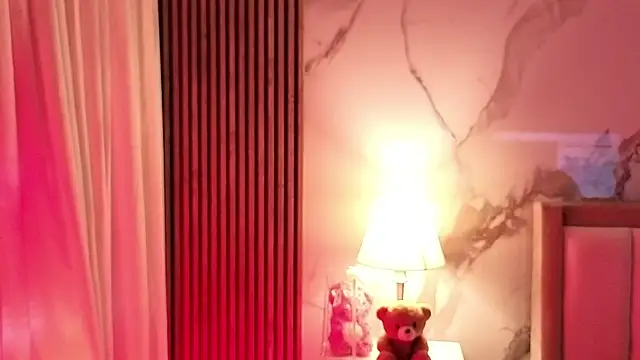 LunaRosse_'s cam snapshot