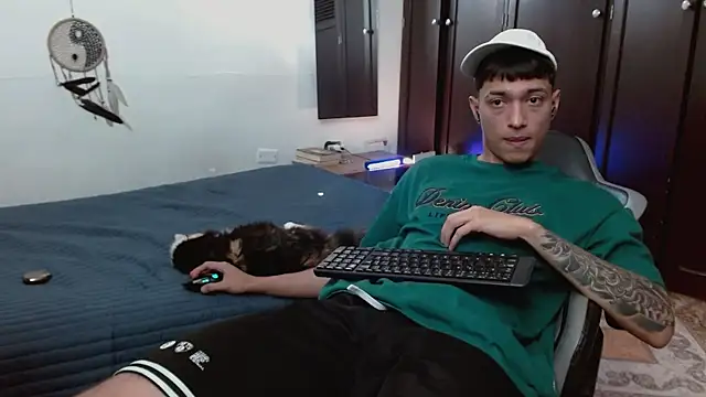 aaron_blug's cam snapshot