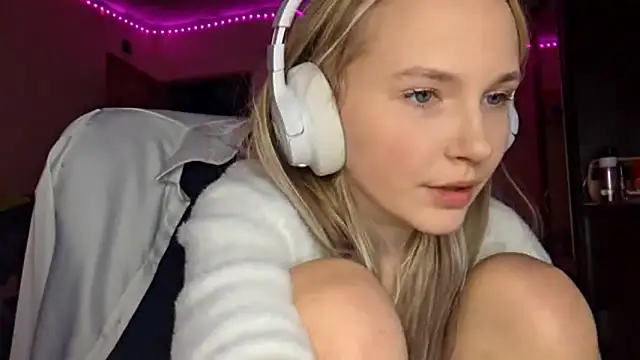 KarinRobertson live sex cam