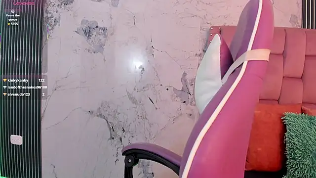 Lucy_Strong's cam snapshot