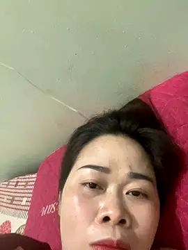 Quyenhot18's cam snapshot