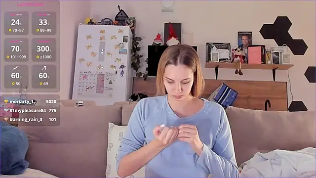 Girl_alone_home live sex cam