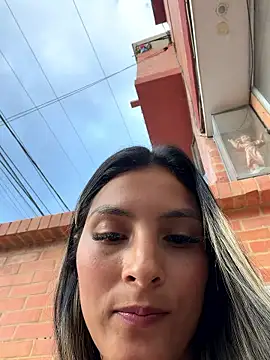 Cami_Leon2's cam snapshot