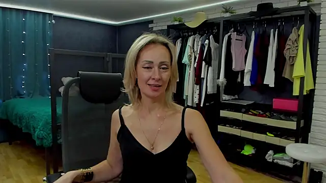 Julia_Cherry_ live sex cam