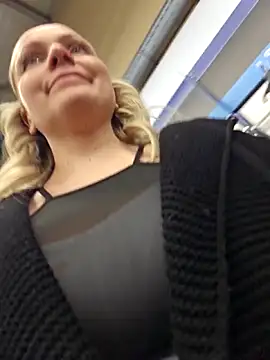 Bondgirl_013's cam snapshot