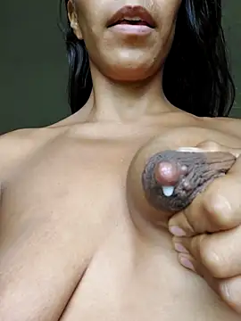 LucyNatural live sex cam