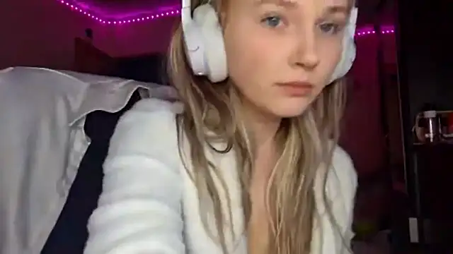 KarinRobertson's cam snapshot