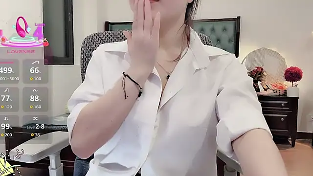 Caryln-Bun live sex cam