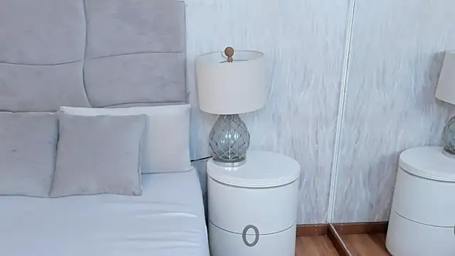 Naomii_BDSM live sex cam