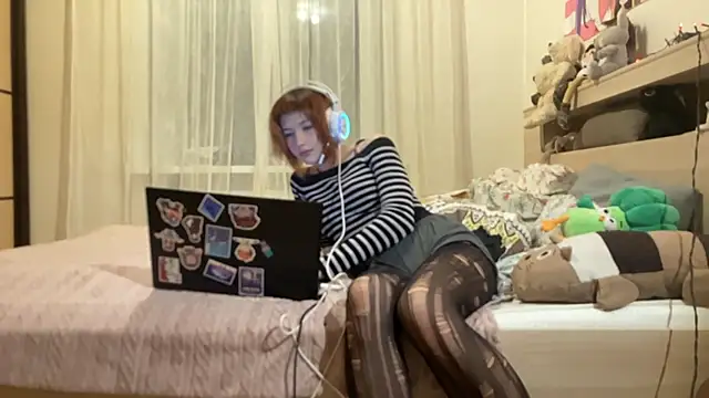 AliceInYourWonders's cam snapshot