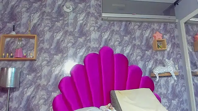 EMMAPARISS live sex cam