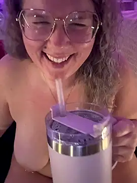 CurvyAnonymousGirl89's cam snapshot