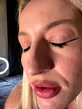 Ella_Charm's cam snapshot