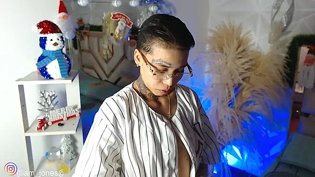 Jonesliam23's cam snapshot