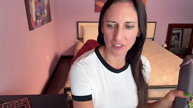 MrsJanetM's cam snapshot