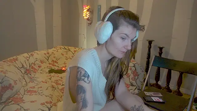 YourFavCanadianMILF's cam snapshot