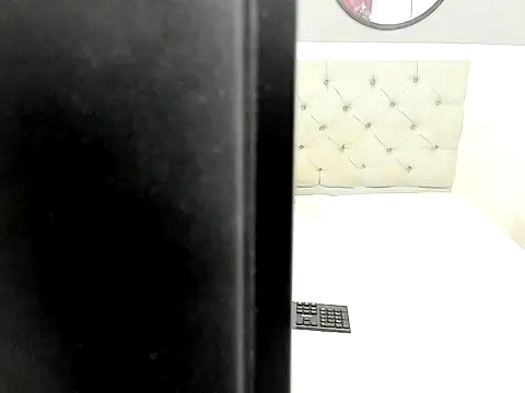 Loly_skinny10's cam snapshot