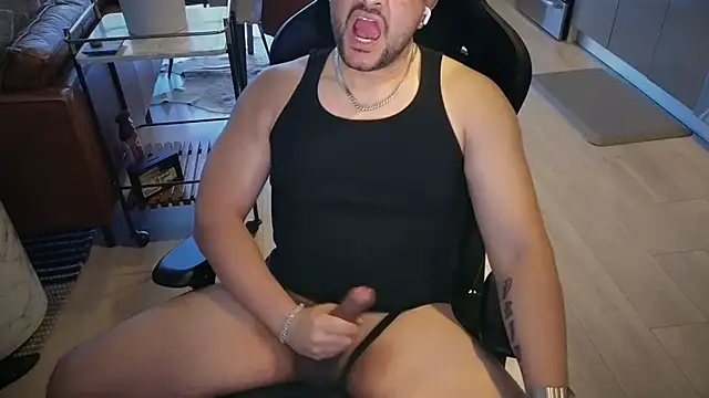 HungandThickLatin live sex cam