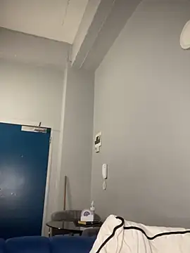 Curveysinaa's cam snapshot