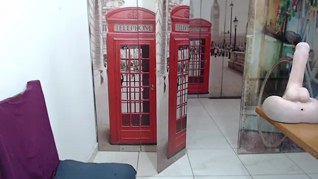 curly_greeneyed's cam snapshot